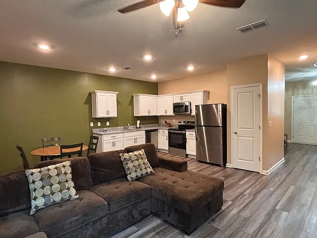628 Jervis Way — Photo 5