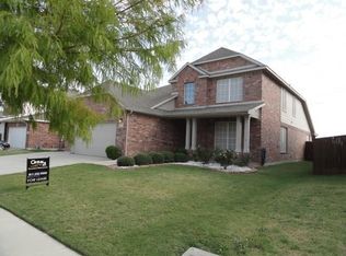 717 Catalpa Rd, Saginaw, TX 76131