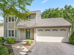 2440 Boxwood Ln, Aurora, IL 60502