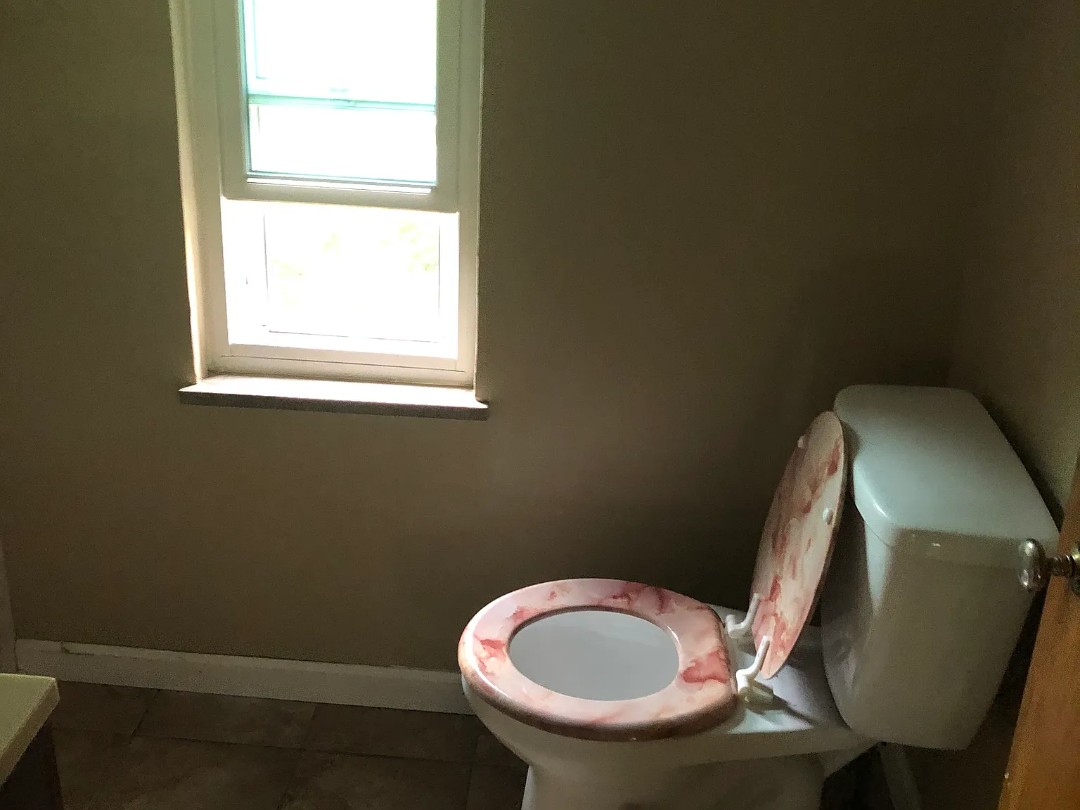3 bed, 3800 sqft, $1,300 — Photo 2