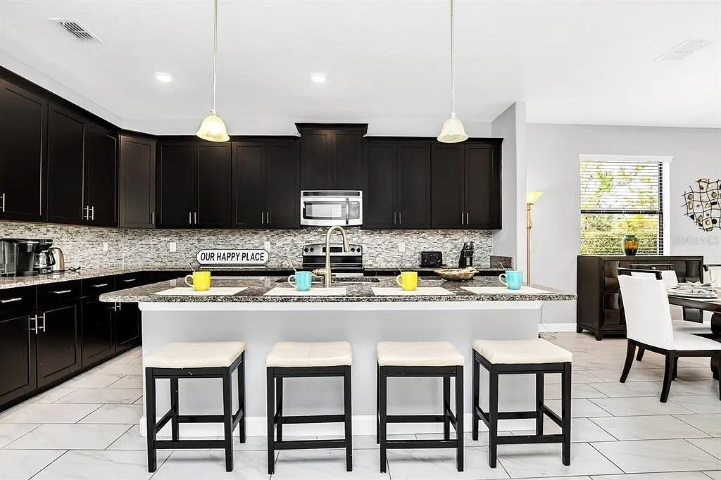 6 bed, 5.0 bath, 3404 sqft, $4,200 — Photo 4