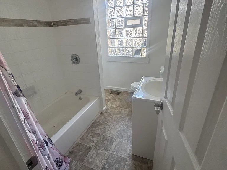 200 Cornell Ave #202 — Photo 4