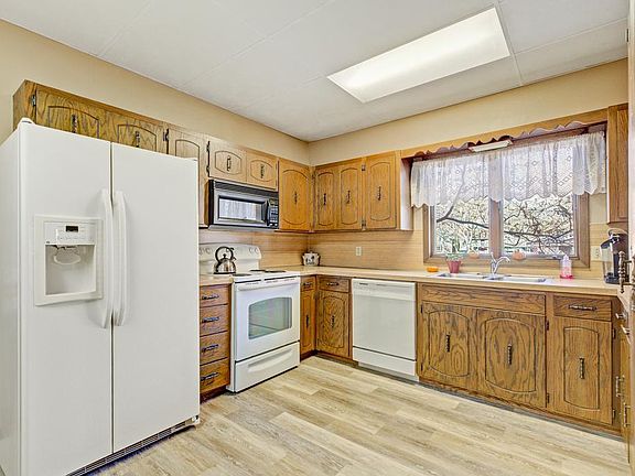 5th image of 1244 Albion Ave