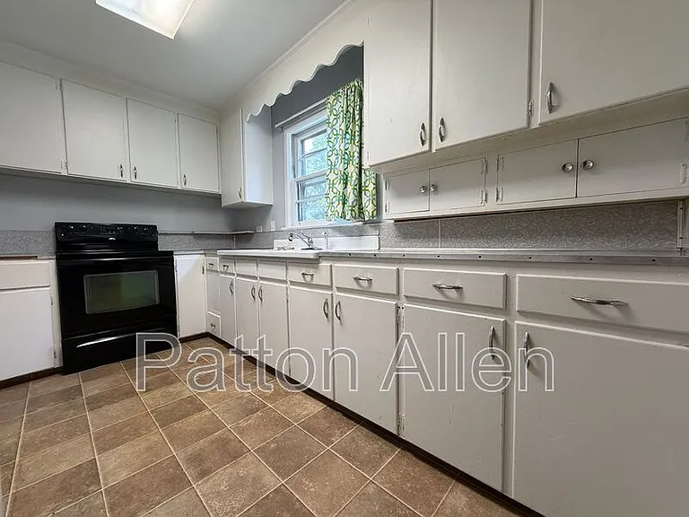 110 Locust Ct — Photo 5