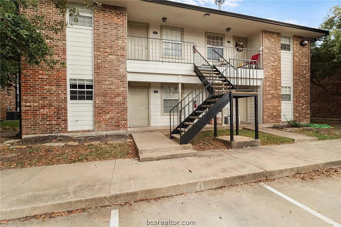 3 bed, 4416 sqft, $1,395 — Photo 2