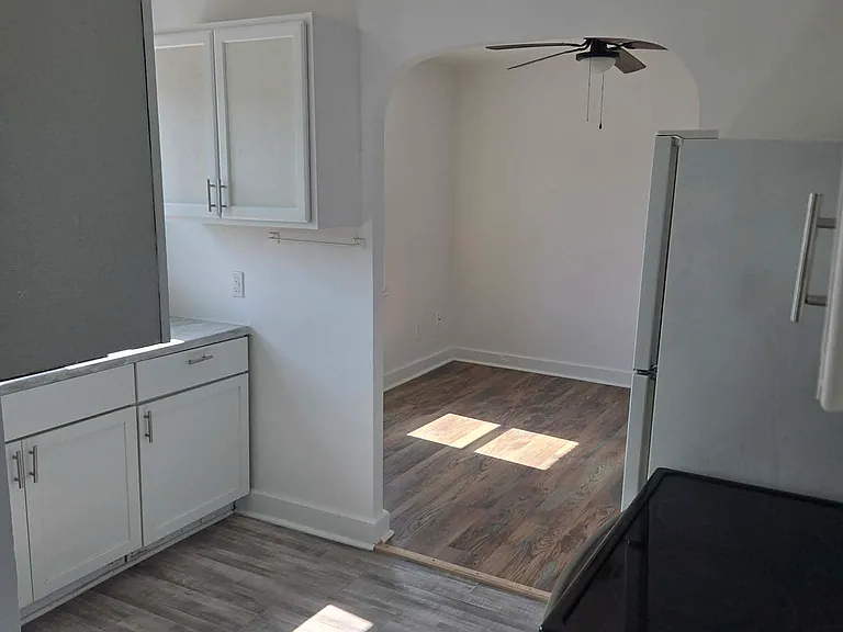 404 Walnut St #B — Photo 9