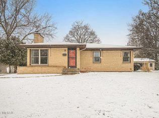1625 Fairlane Dr NE, Grand Rapids, MI 49505