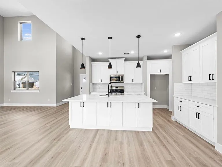 2518 Liguria Ln — Photo 3