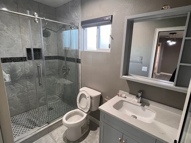 944 W Blue Ash Rd — Photo 4