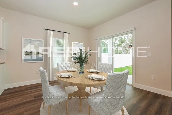 3 bed, 2.0 bath, 1572 sqft, $2,425 — Photo 4