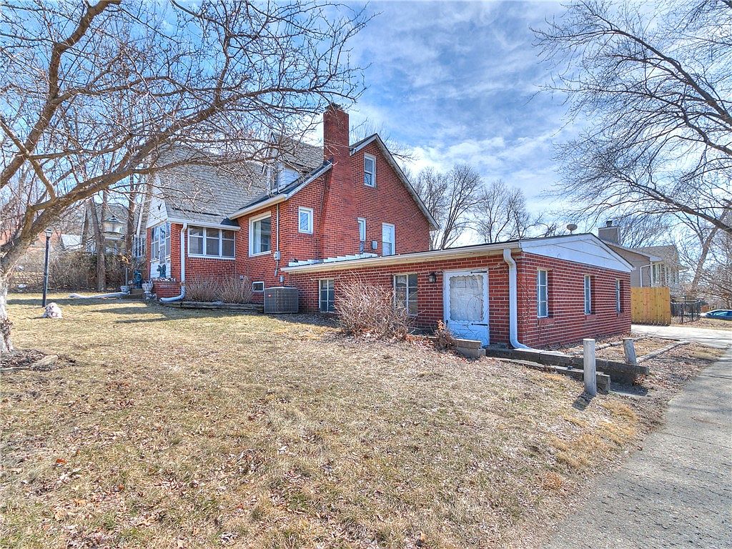 5812 Grand Ave, Des Moines, IA 50312 Zillow