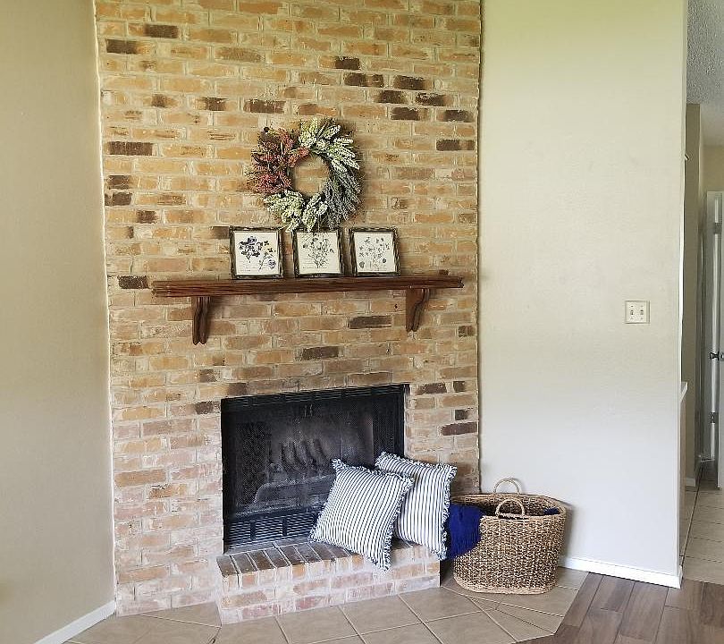 1st image of 16048 Echo Glen Dr