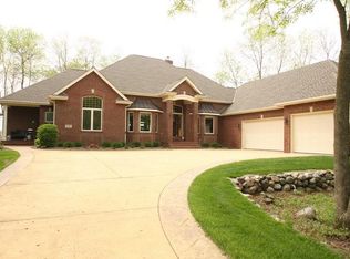 171 Golden Vista Ct, Oconomowoc, WI 53066