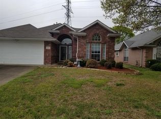 317 Chantilly Ct, Hurst, TX 76054