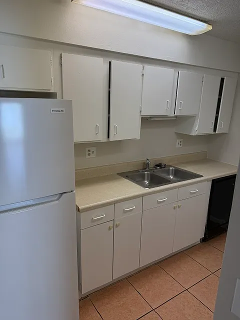 2 bed, 930 sqft, $1,400 — Photo 2