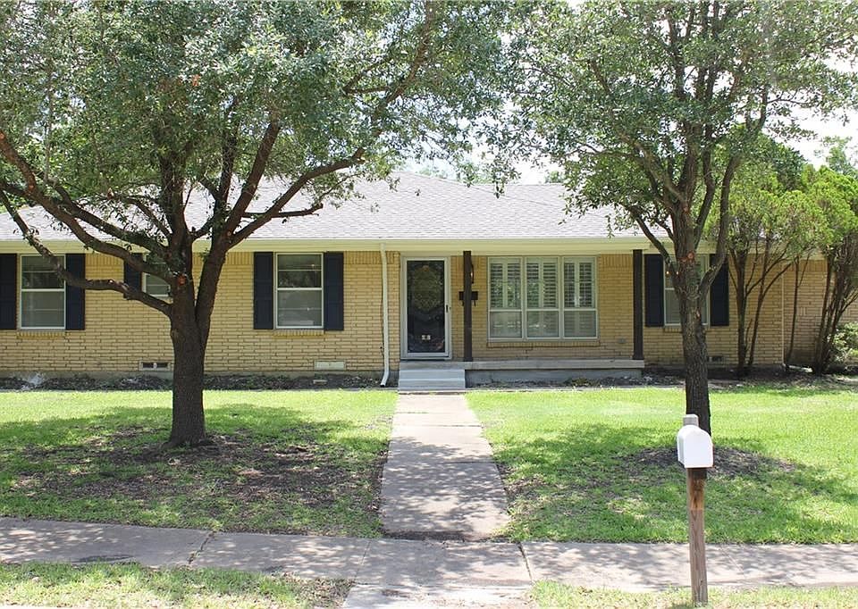 1st image of 212 Mimosa St