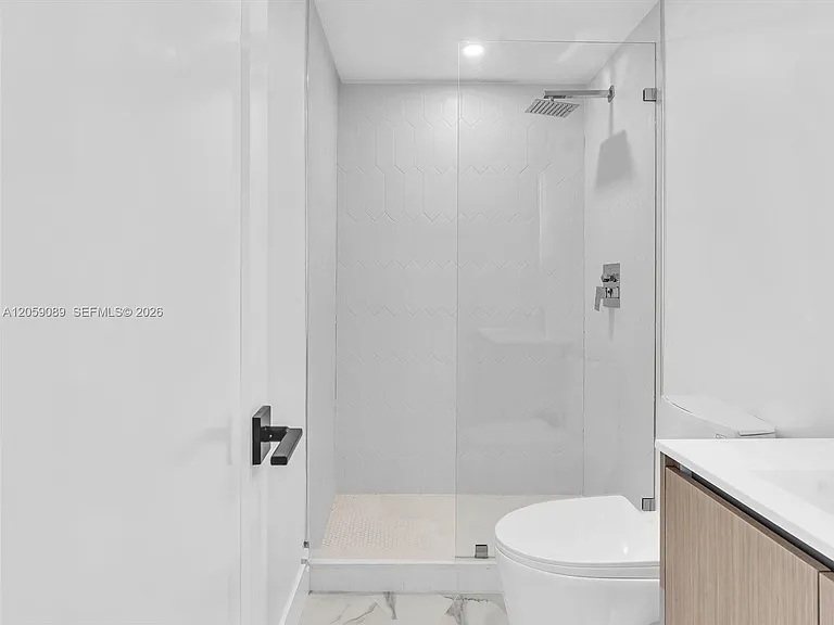 11900 N Bayshore Dr #101 — Photo 8