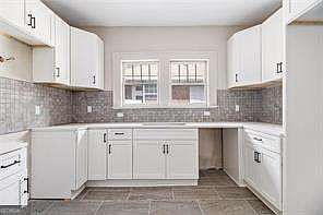 5th image of 665 Lexington Ave SW