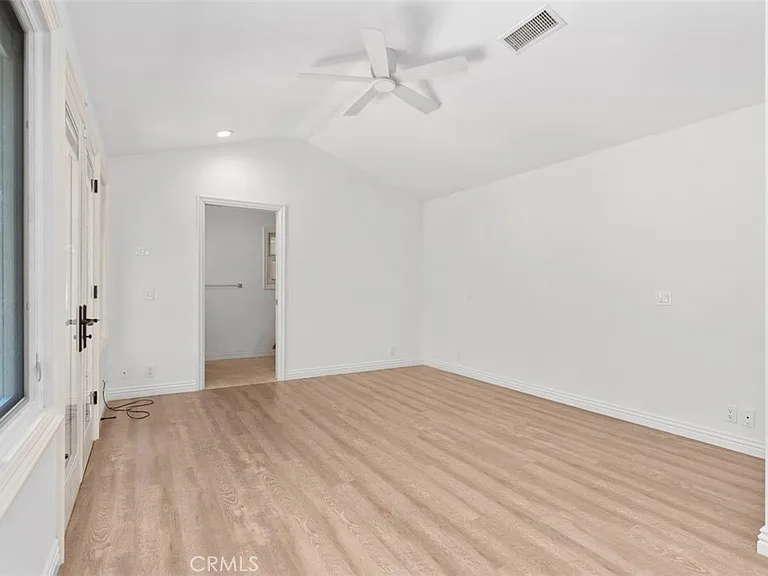 600 Cliff Dr — Photo 32