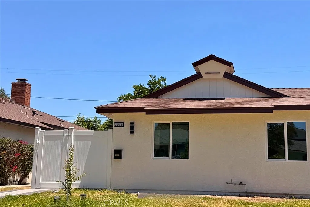 1 bed, 420 sqft, $1,900 — Photo 2