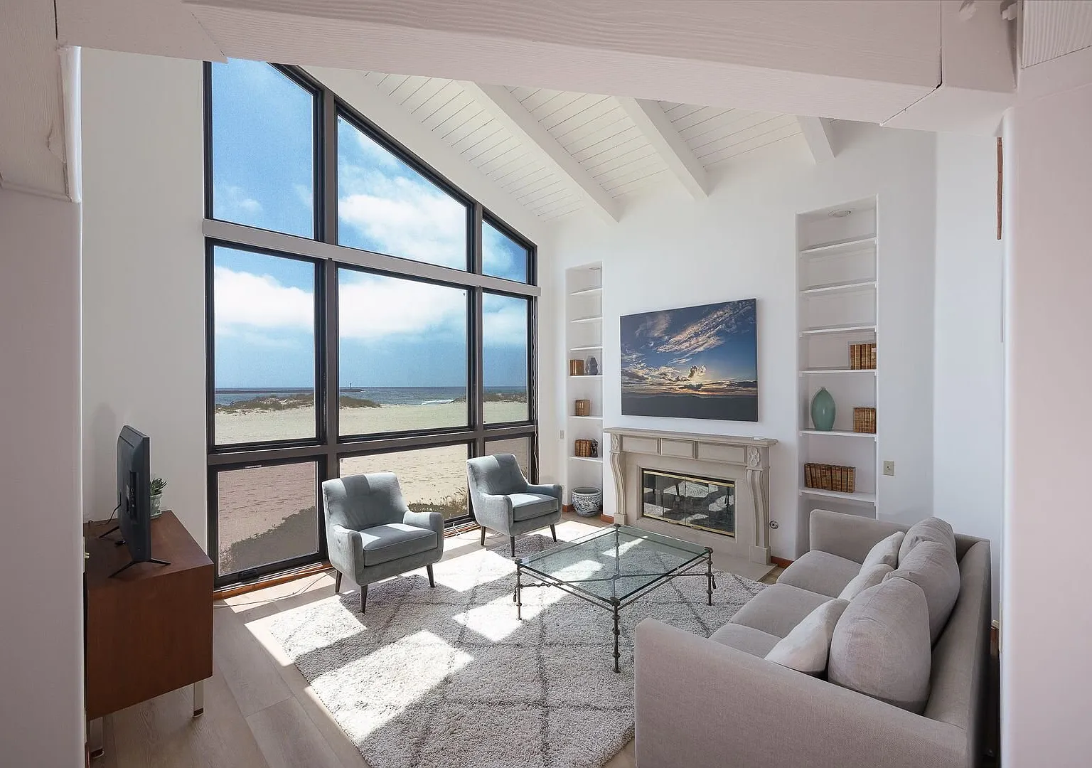 Oceanfront -3 Bedroom + 2.5 Bathroom Tri-Level Home | Hollywood Beach | Oxnard | Unfurnished — Photo 2