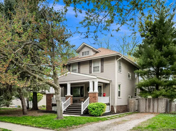 1210 E Oakland Ave, Bloomington, IL 61701