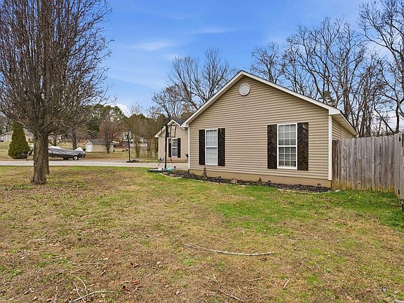 2nd image of 42 Moore Rd