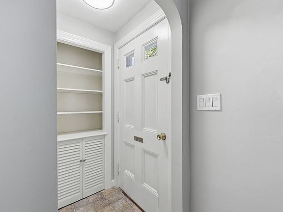 3rd image of 32 Cornell St