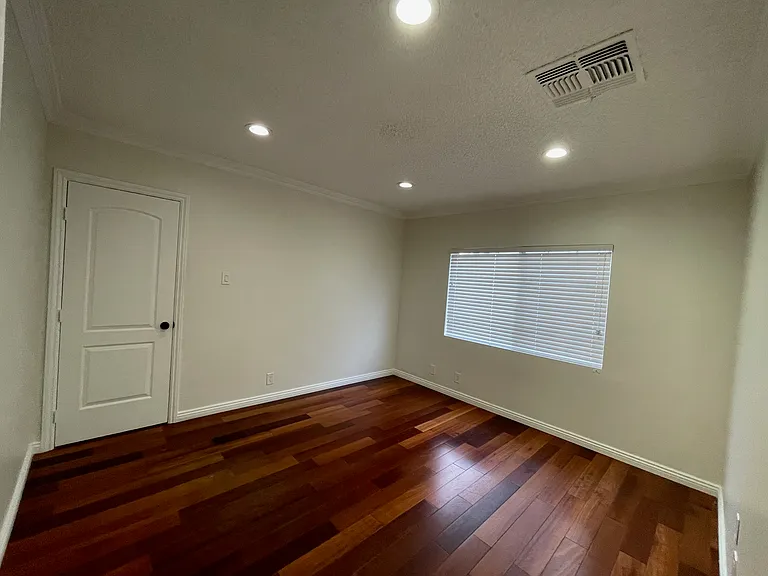 7449 Tujunga Ave — Photo 9