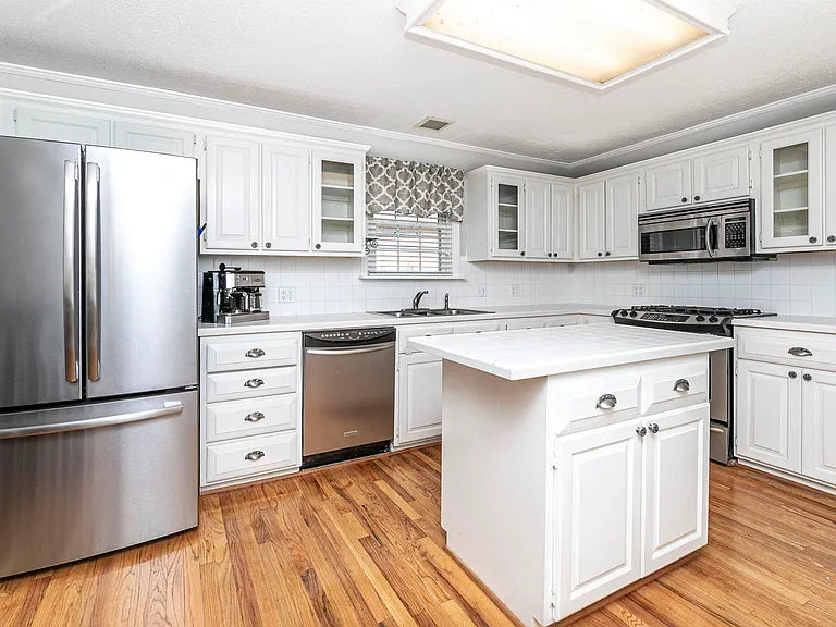 941 Evergreen Ave — Photo 9