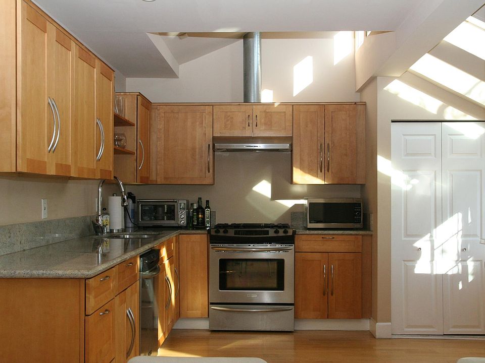 1st image of 2446 N Gower St #1