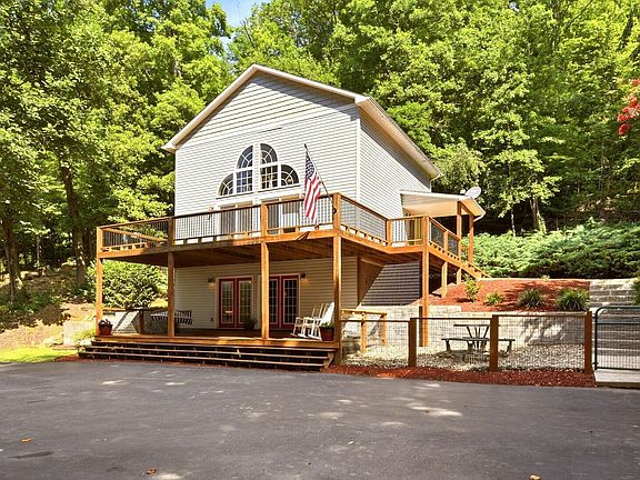 2nd image of 281 Lone Mountain Rd