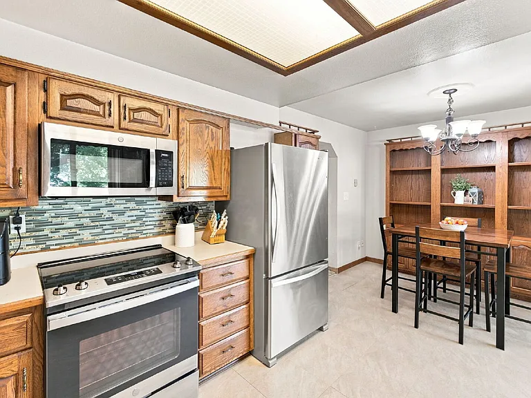 702 Squire St — Photo 13