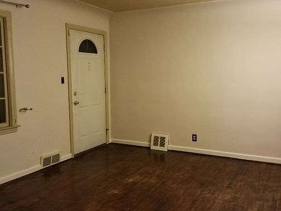 3rd image of 940 Campbell St