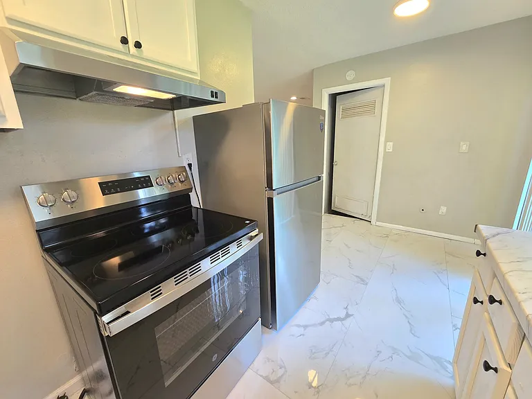 1017 Fremont Ave — Photo 6
