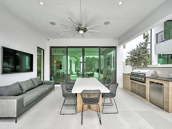 2nd image of 718 S Lake Avenue