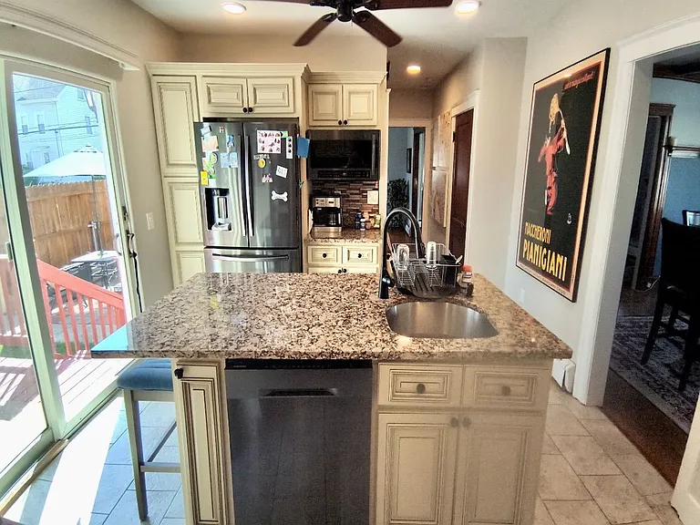 79 Columbia Ave — Photo 3
