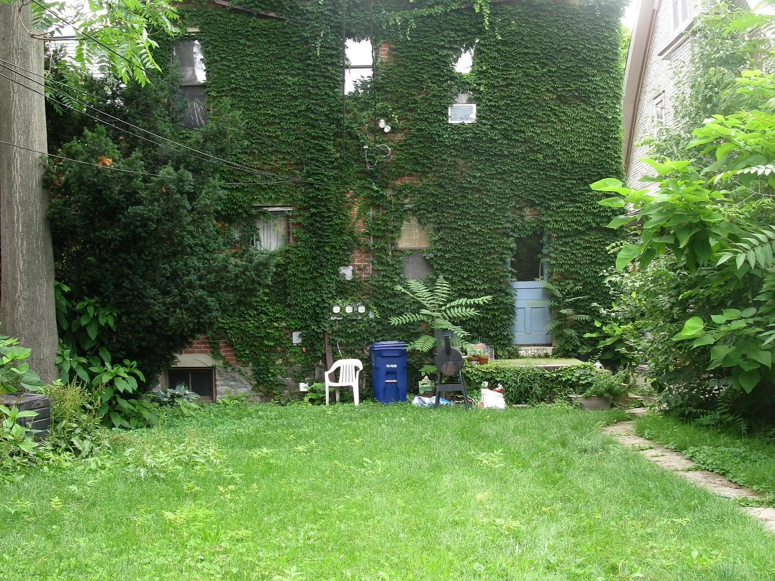 1328 Hunter Ave — Photo 3