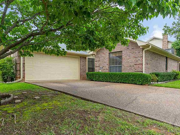 2nd image of 2709 Timberwood Trl