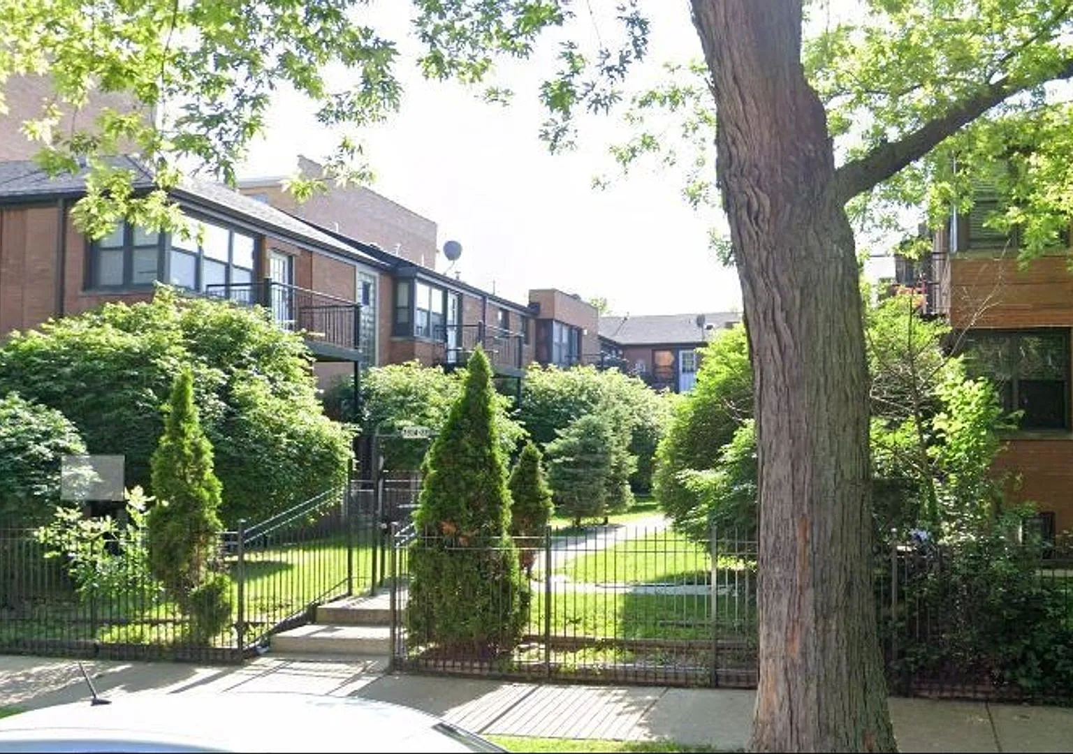 7314 N Winchester Ave — Photo 2