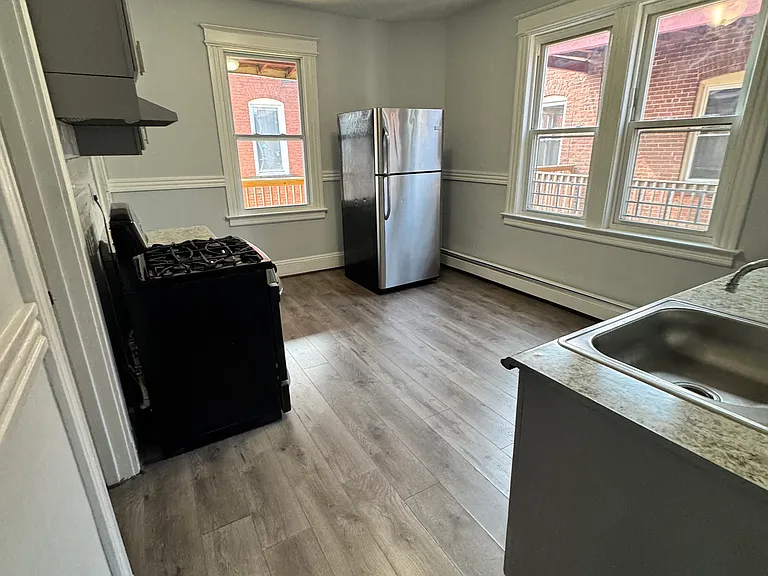 95 James St #3 — Photo 5