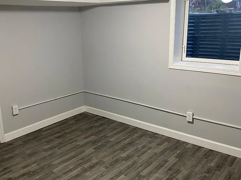 Basement bedroom (4) with egress window
