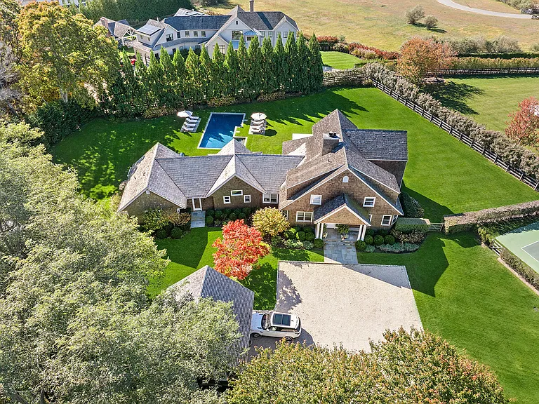 470 Edge Of Woods Rd — Photo 34