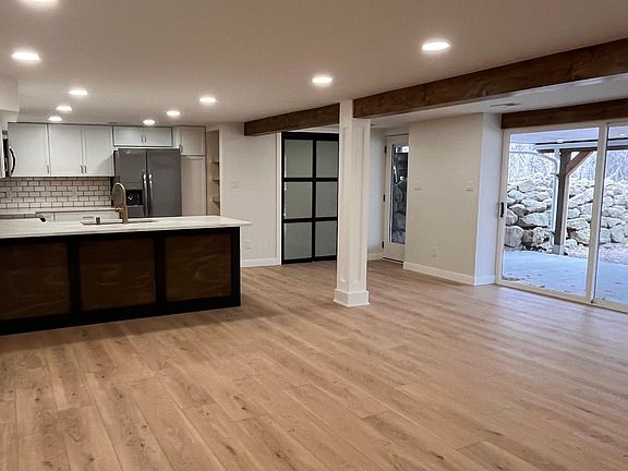 3rd image of 1039 Bluff Ave E