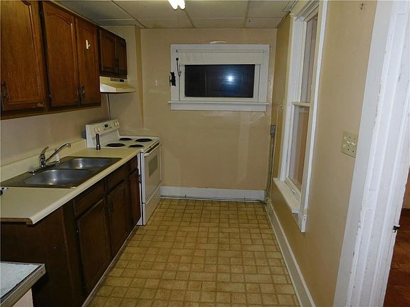 4th image of 206 Meadville St