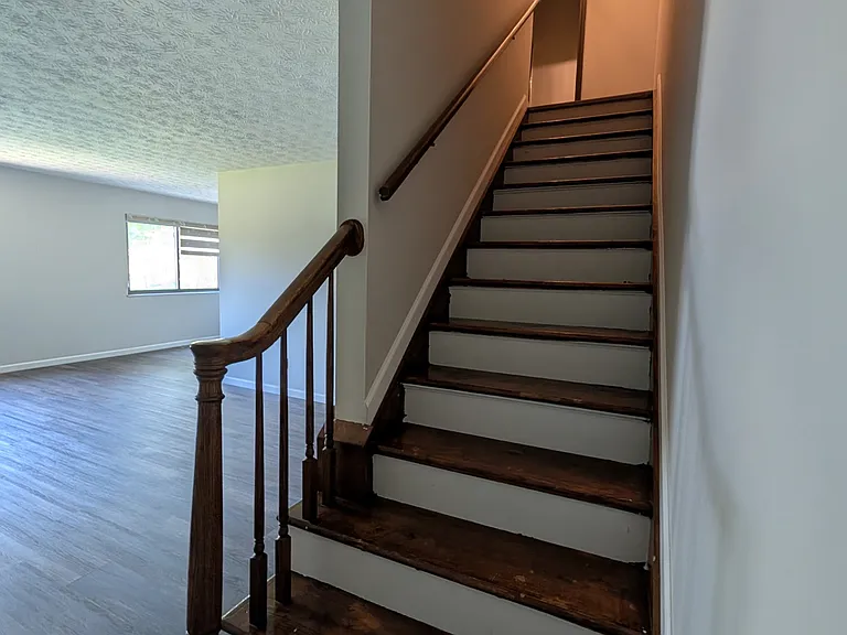 2385 Laurelwood Dr — Photo 8