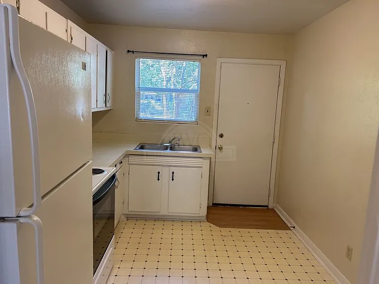 1608 Duncan Ave — Photo 8
