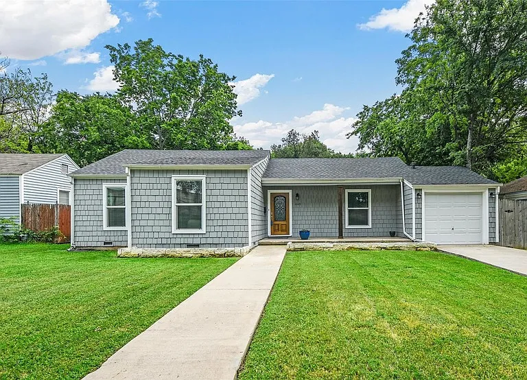 6209 Calmont Ave — Photo 2