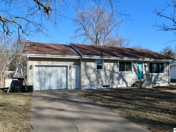 506 W 5th St, Wilber, NE 68465