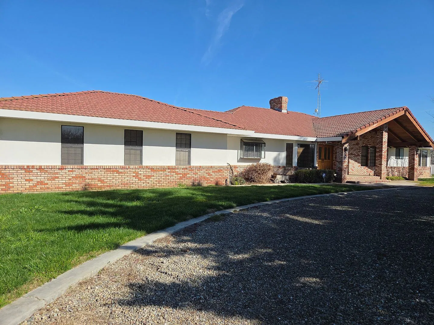 Gorgous 3 Bedroom 2/5 Bath Country Home — Photo 1